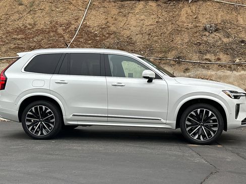 New 2026 Volvo XC90 B6 Plus w/ Protection Package Premier image 4