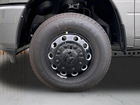 New 2026 RAM 3500 Big Horn AWD/4WD image 32