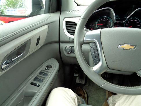 Used 2017 Chevrolet Traverse LT image 25