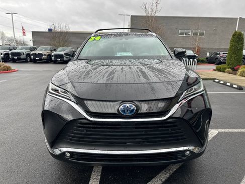 Used 2024 Toyota Venza XLE image 8