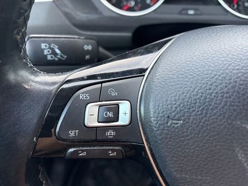 Used 2019 Volkswagen Tiguan SE w/ Panoramic Sunroof Package image 15