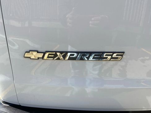 Used 2017 Chevrolet Express 2500 LS image 7