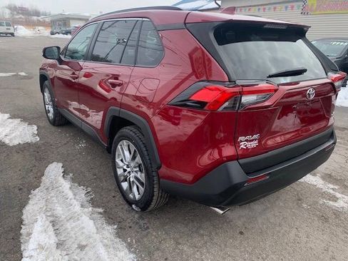 Used 2021 Toyota RAV4 XLE Premium image 3