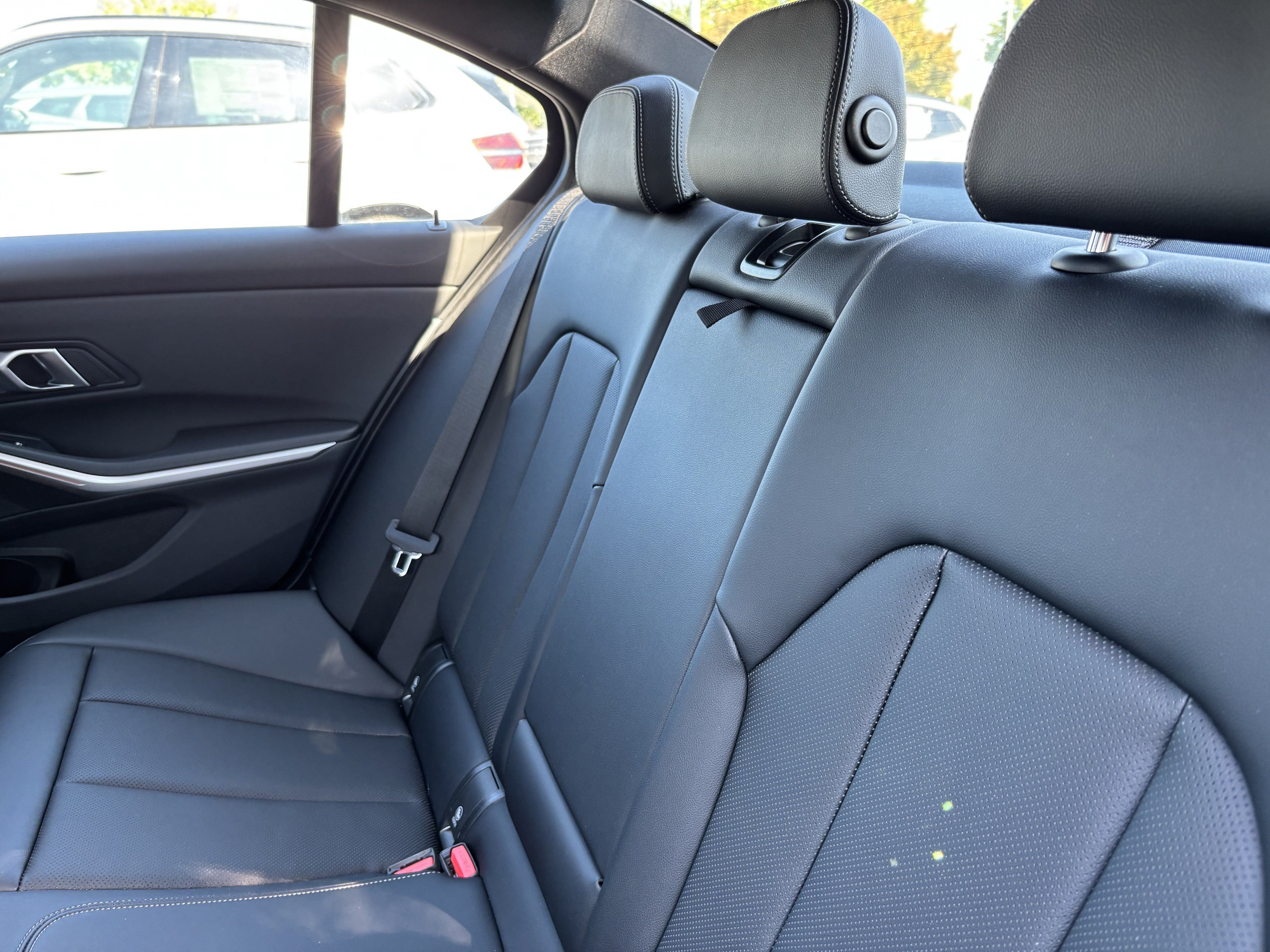 Certified 2025 BMW 330i Sedan RWD image 32