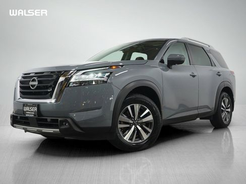 Used 2024 Nissan Pathfinder SL AWD/4WD image 1