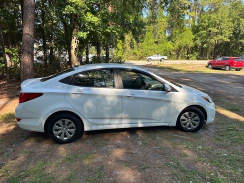 Used 2017 Hyundai Accent SE FWD image 8