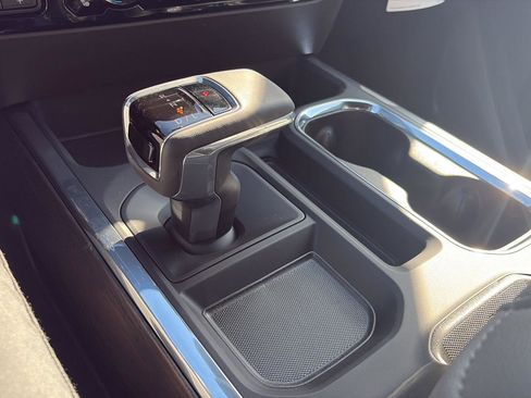 Used 2025 GMC Sierra 1500 SLT image 16