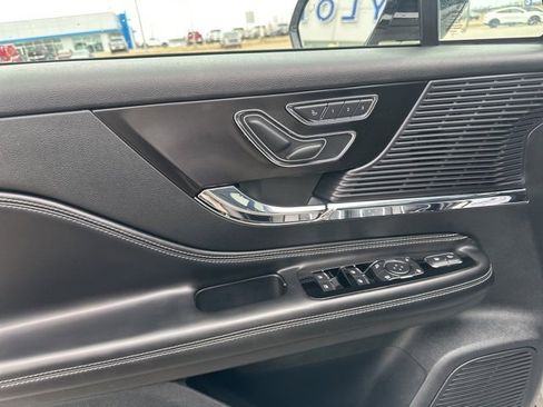 Used 2021 Lincoln Corsair AWD w/ Premium Package image 35