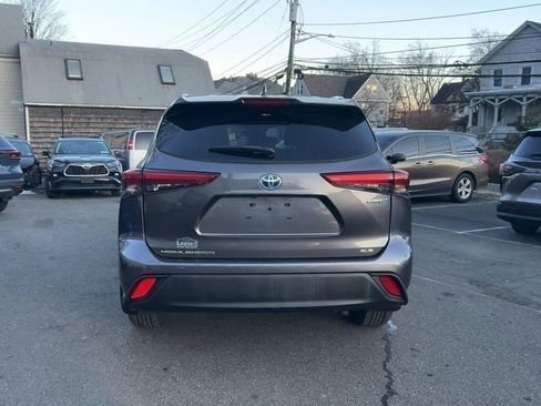 Used 2021 Toyota Highlander XLE image 9