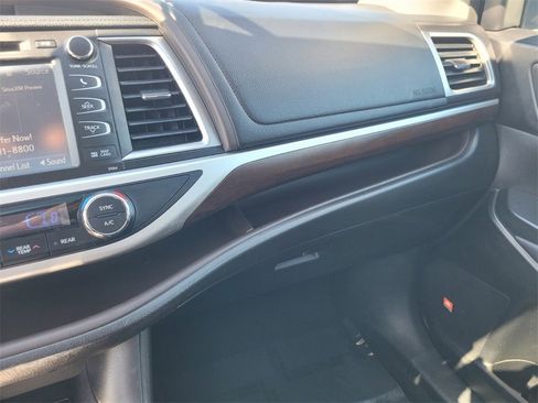 Used 2015 Toyota Highlander Limited image 28