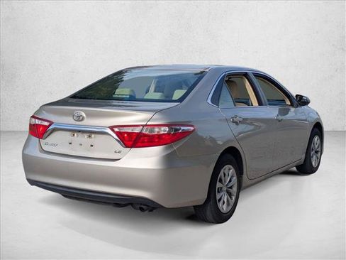Used 2017 Toyota Camry LE FWD image 4