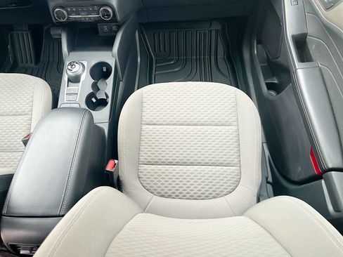 Used 2022 Ford Escape SE w/ SE Sport Appearance Package FWD image 22