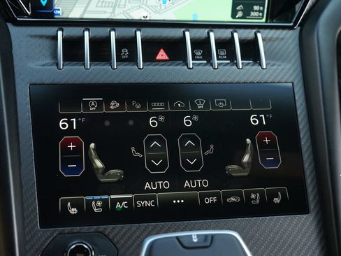 Used 2023 Lamborghini Urus Performante AWD/4WD image 25