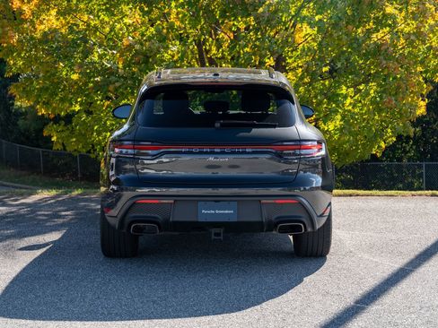 Certified 2025 Porsche Macan image 6