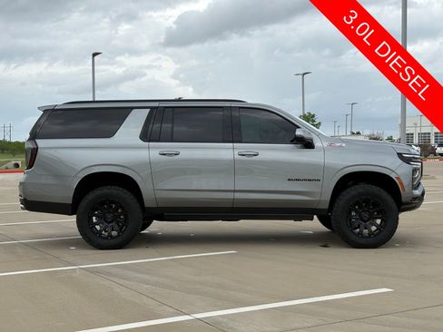 Used 2025 Chevrolet Suburban Z71 w/ Comfort Package image 8