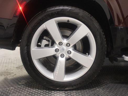 Used 2023 Land Rover Defender 130 SE image 17