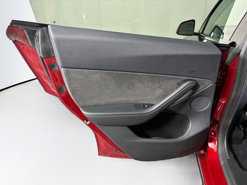 Used 2024 Tesla Model Y Performance image 25