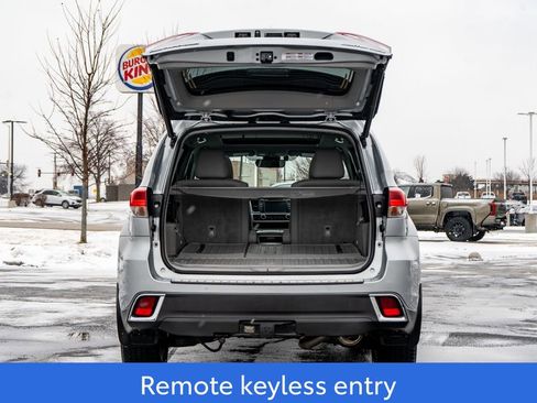 Certified 2019 Toyota Highlander Limited Platinum image 10