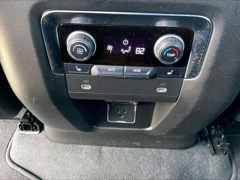 Used 2024 Chevrolet Tahoe Z71 w/ Luxury Package image 35