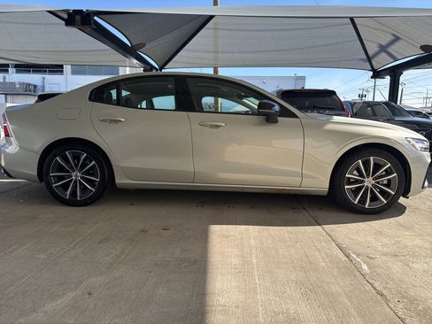 Used 2022 Volvo S60 B5 Momentum w/ Advanced Package image 6