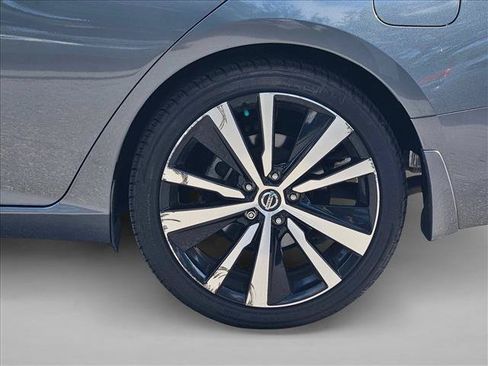 Used 2019 Nissan Altima 2.5 SR FWD image 6