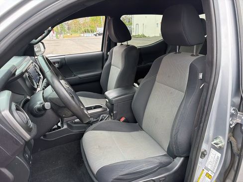 Used 2020 Toyota Tacoma TRD Off-Road AWD/4WD image 9