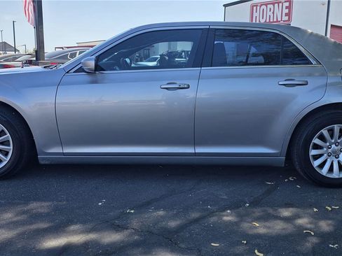 Used 2014 Chrysler 300 RWD image 8