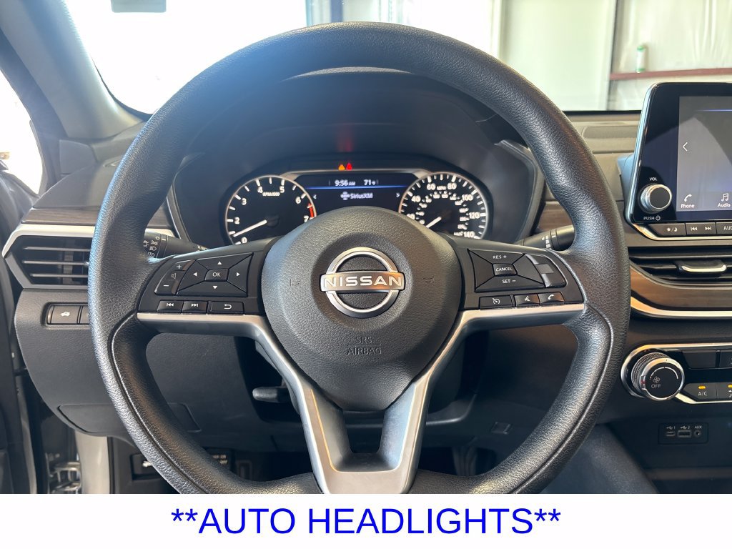 Used 2025 Nissan Altima 2.5 SV FWD image 13