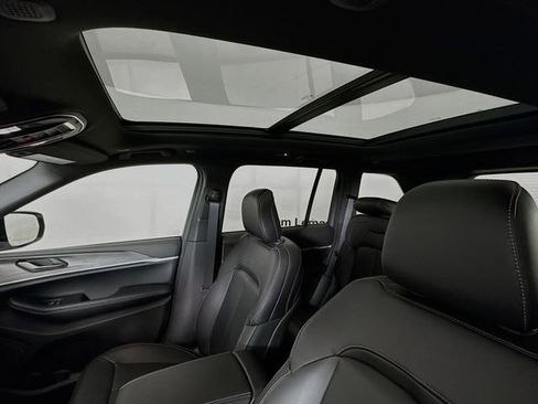 New 2025 Jeep Grand Cherokee Limited image 22