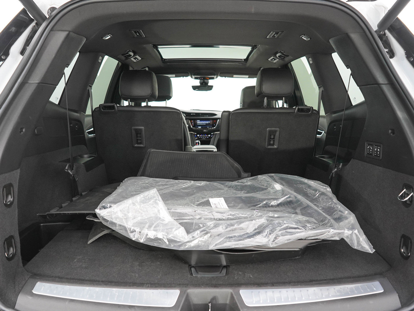 Used 2023 Cadillac XT6 Premium Luxury w/ Technology Package AWD/4WD image 9