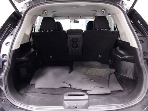 Used 2018 Nissan Rogue SV w/ Premium Package image 20