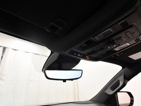 Used 2024 Chevrolet Suburban Premier image 27