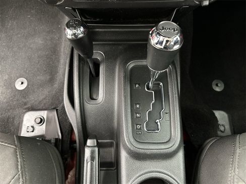 Used 2015 Jeep Wrangler Unlimited Sport w/ Connectivity Group image 19