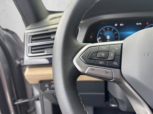 Used 2024 Volkswagen Atlas Cross Sport SE FWD image 17