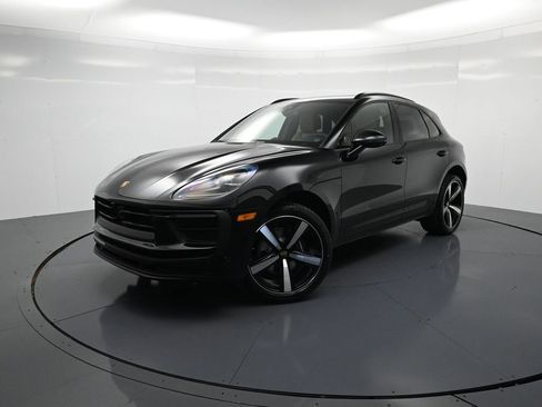 Used 2026 Porsche Macan AWD/4WD image 25