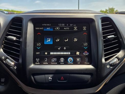 Used 2018 Jeep Cherokee Limited AWD/4WD image 21