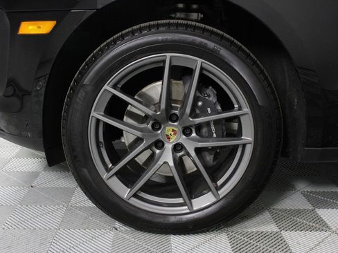 Certified 2025 Porsche Macan Turbo image 30