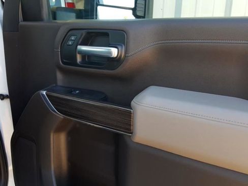 Used 2020 Chevrolet Silverado 2500 LT w/ Convenience Package image 23