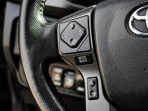 Used 2017 Toyota Tacoma TRD Off-Road w/ Premium & Technology Package image 34