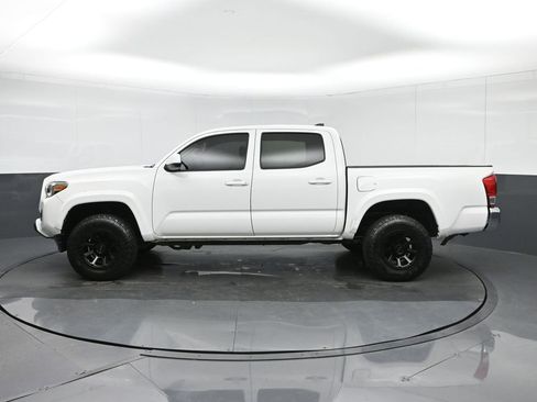 Used 2017 Toyota Tacoma SR5 image 4