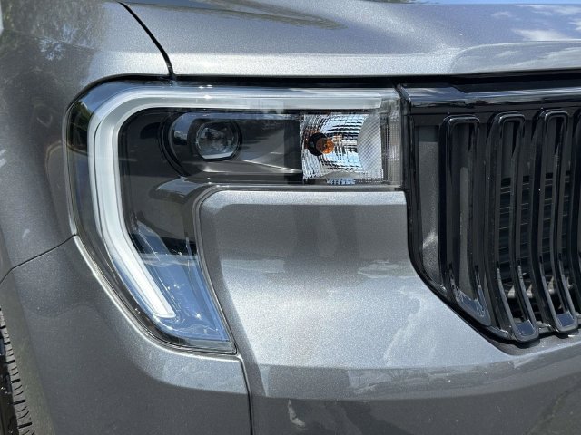 Used 2025 Ford Maverick Lobo AWD/4WD image 10