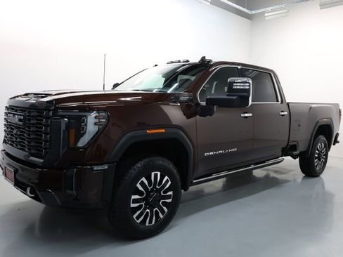 Used 2024 GMC Sierra 3500 Denali Ultimate AWD/4WD image 1