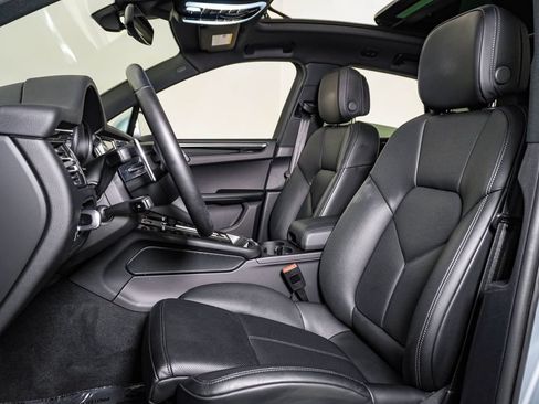 Certified 2026 Porsche Macan AWD/4WD image 5