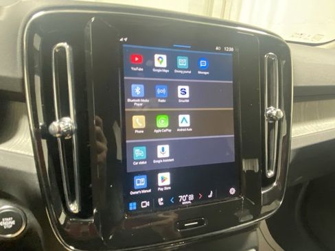 Used 2025 Volvo XC40 B5 Core image 21