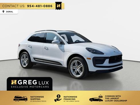 Used 2022 Porsche Macan AWD/4WD image 1