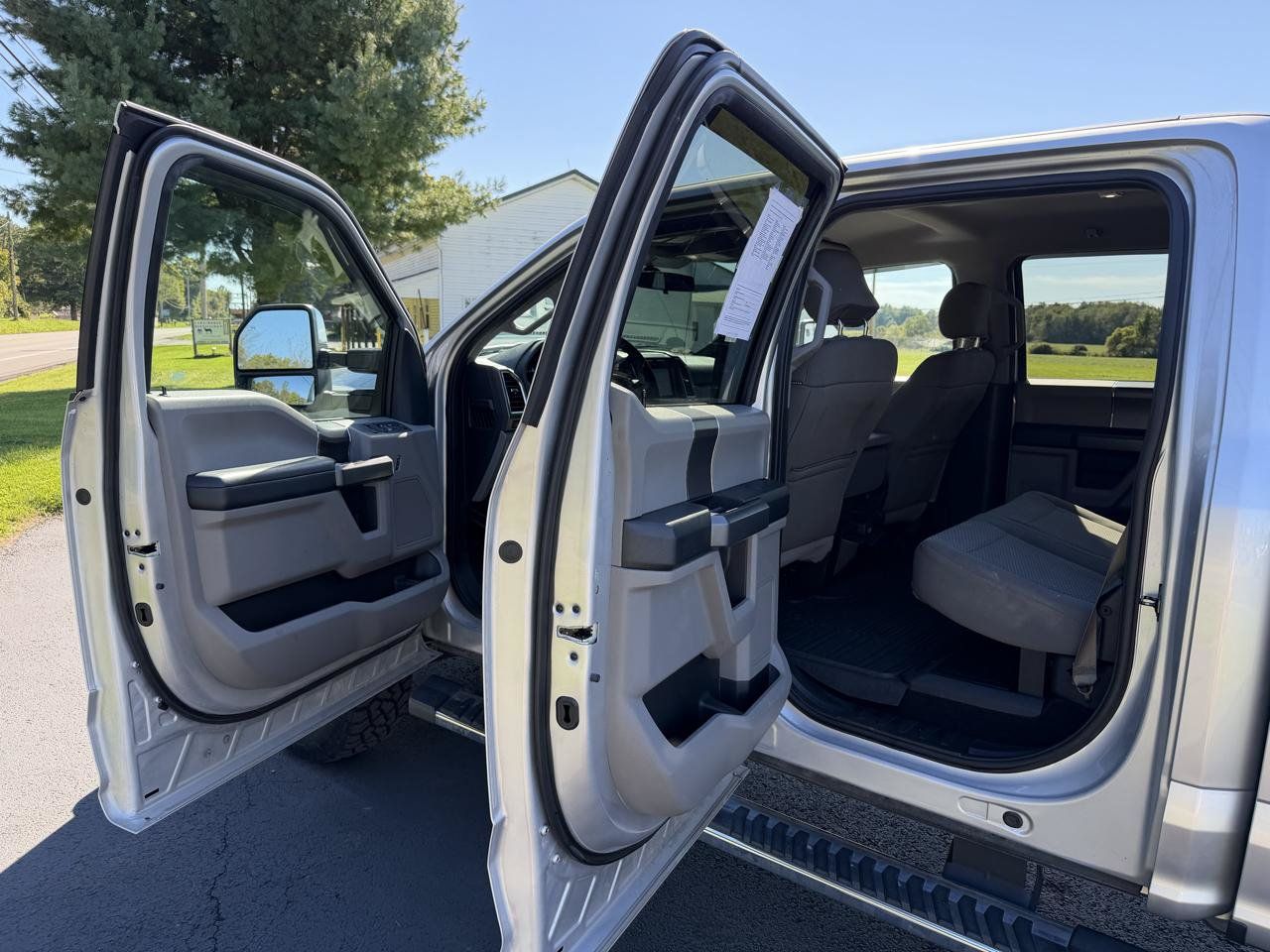 Used 2017 Ford F250 XLT w/ XLT Premium Package AWD/4WD image 36