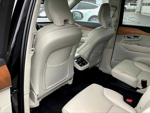 Used 2022 Volvo XC90 T6 Momentum w/ Climate Package image 12