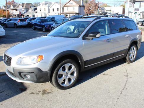 Used 2016 Volvo XC70 T5 Premier w/ Proximity Package image 9