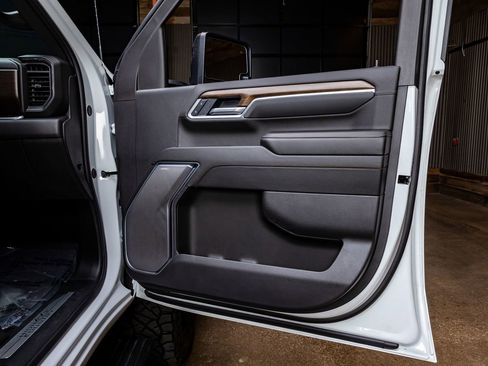 Used 2025 Chevrolet Silverado 2500 High Country w/ LPO, Dark Essentials Package image 37