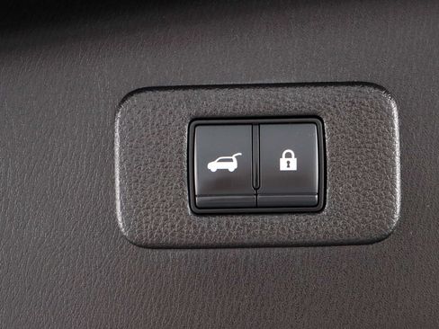 Used 2022 Nissan Armada SV w/ SV Appearance Package RWD image 32